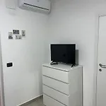 Nadyle House 게스트하우스 3*