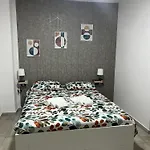 Nadyle House