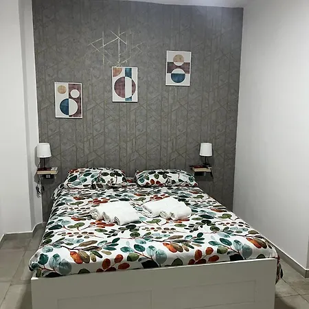 Nadyle House